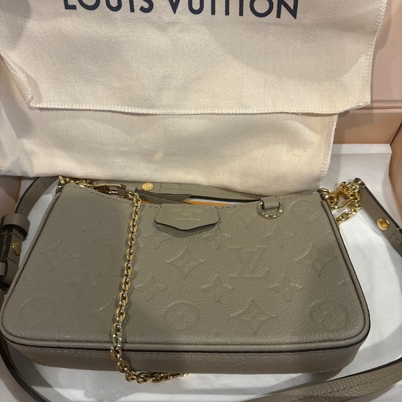 Louis Vuitton Purse - Picture 1 of 4